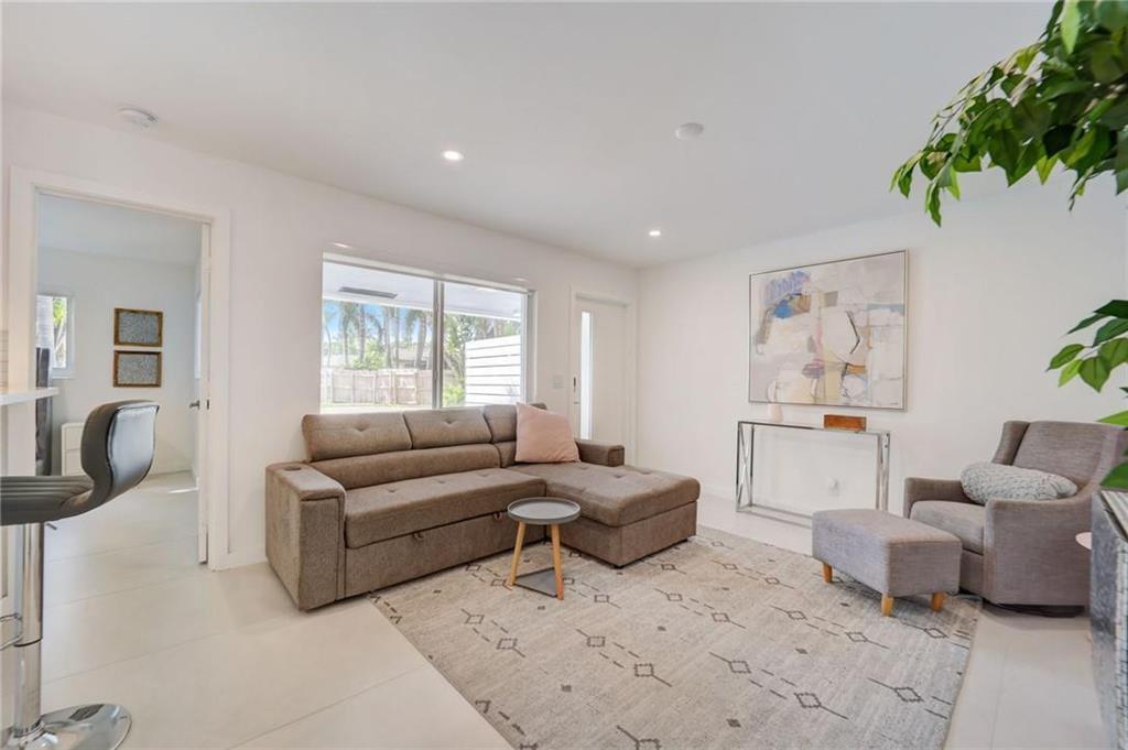 1-2  / 0 2215 sq. ft. $ 2026-07-24 0 foto
