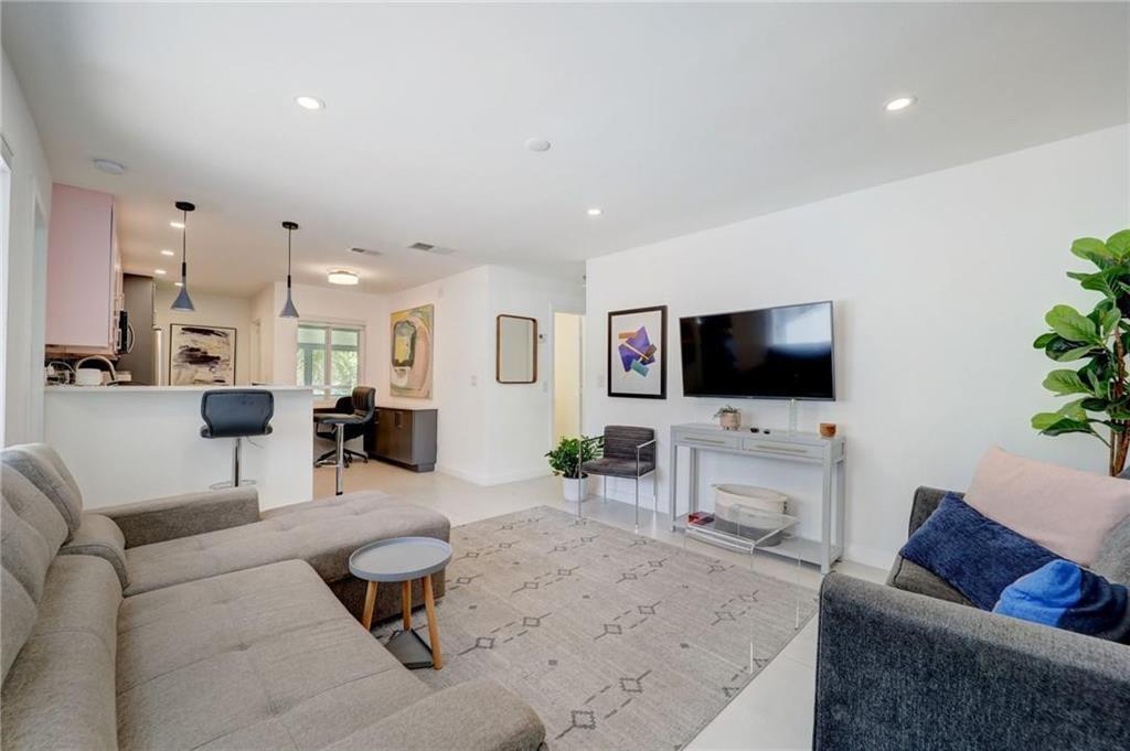 1-2  / 0 2215 sq. ft. $ 2026-07-24 0 foto