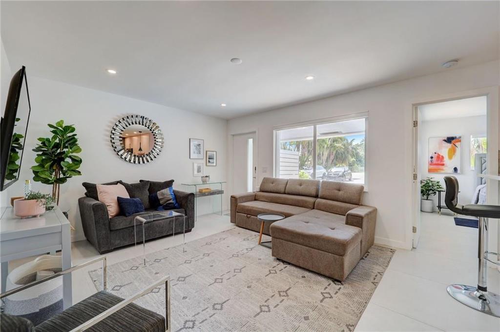 1-2  / 0 2215 sq. ft. $ 2026-07-24 0 foto