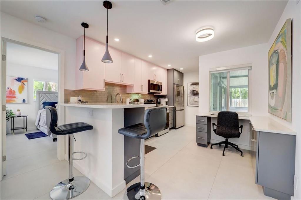 1-2  / 0 2215 sq. ft. $ 2026-07-24 0 foto