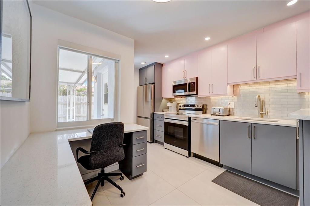 1-2  / 0 2215 sq. ft. $ 2026-07-24 0 foto