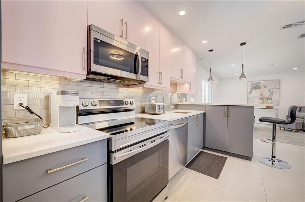 1-2  / 0 2215 sq. ft. $ 2026-07-24 0 foto
