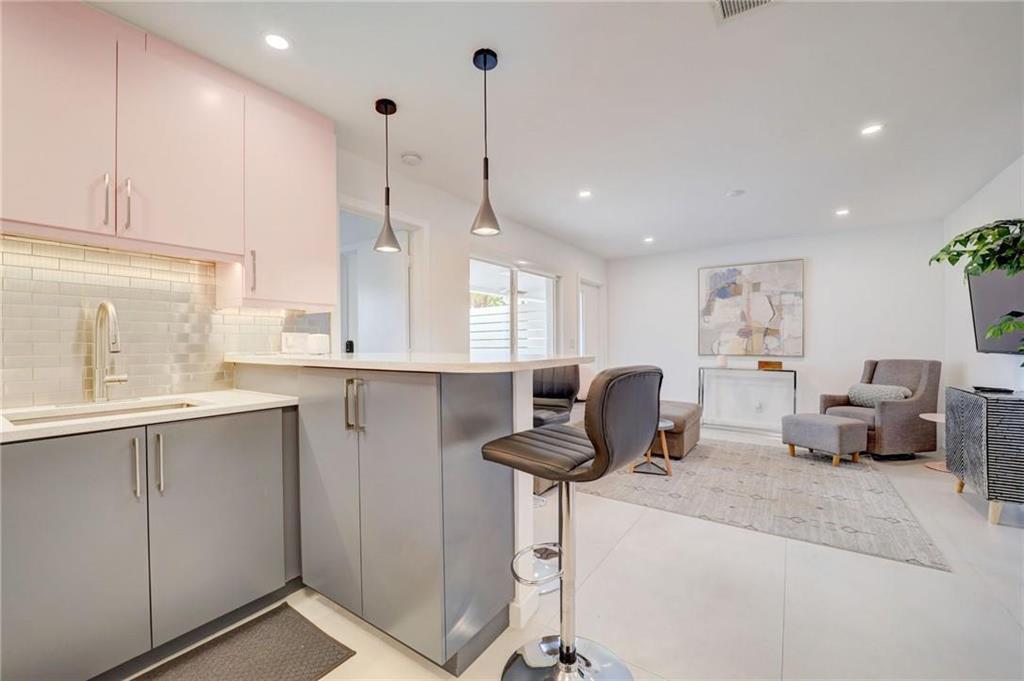 1-2  / 0 2215 sq. ft. $ 2026-07-24 0 foto