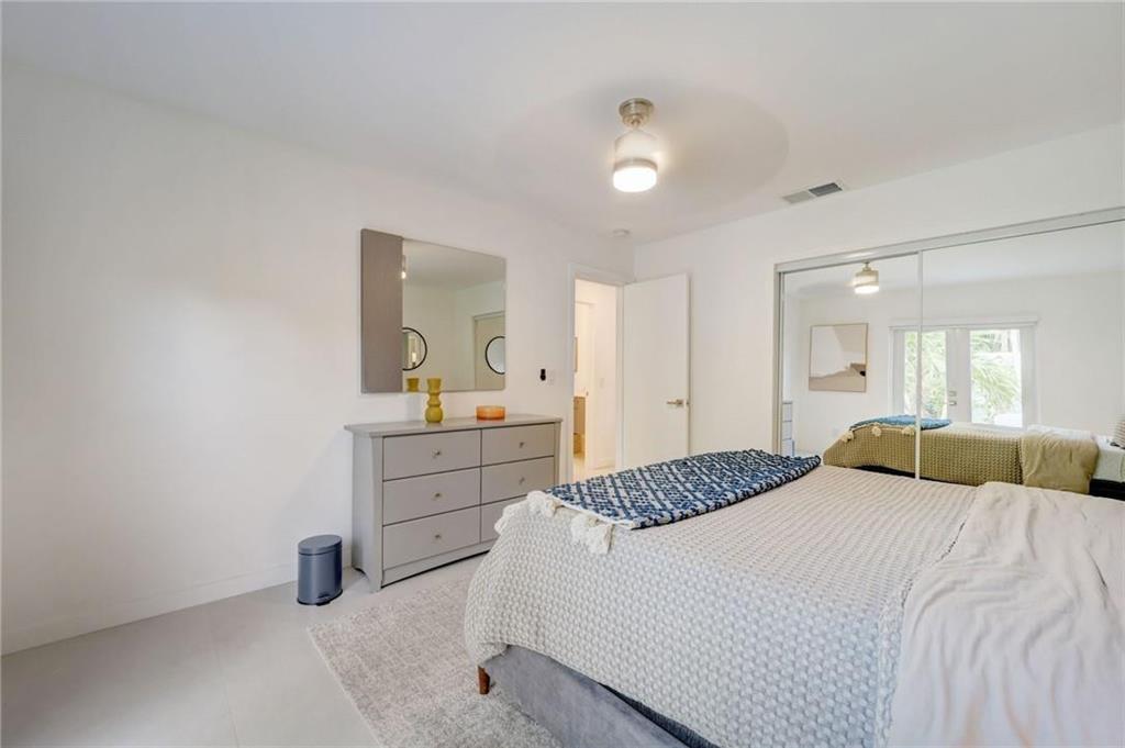 1-2  / 0 2215 sq. ft. $ 2026-07-24 0 foto