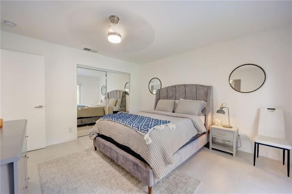 1-2  / 0 2215 sq. ft. $ 2026-07-24 0 foto