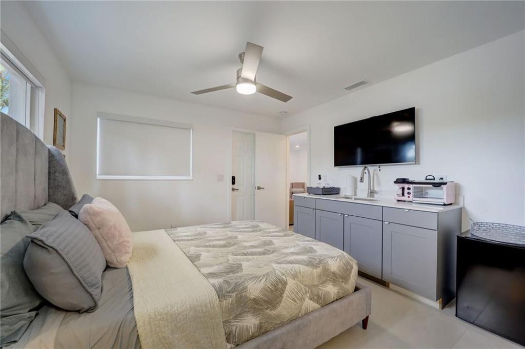 1-2  / 0 2215 sq. ft. $ 2026-07-24 0 foto