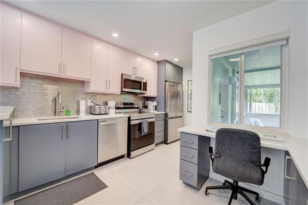 1-2  / 0 2215 sq. ft. $ 2026-07-24 0 foto