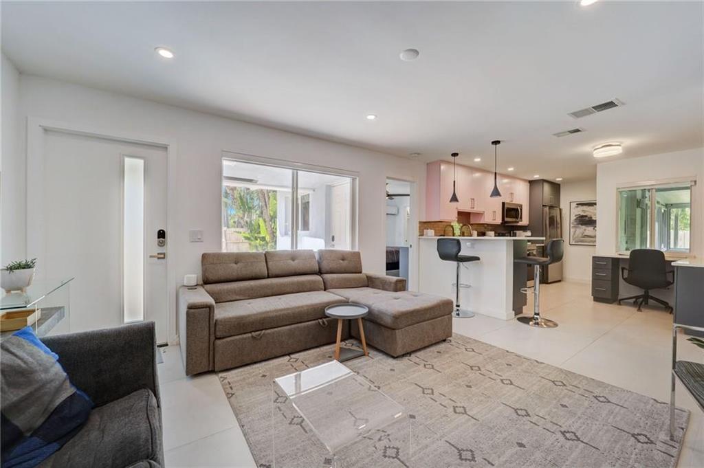 1-2  / 0 2215 sq. ft. $ 2026-07-24 0 foto