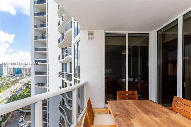 1106 2 / 4 2327 sq. ft. $ 2026-07-03 0 foto