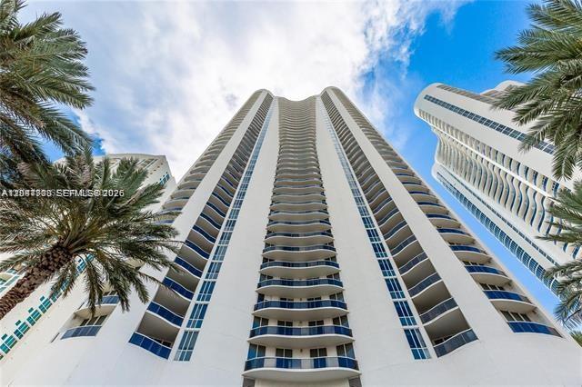 1106 2 / 4 2327 sq. ft. $ 2026-07-03 0 foto
