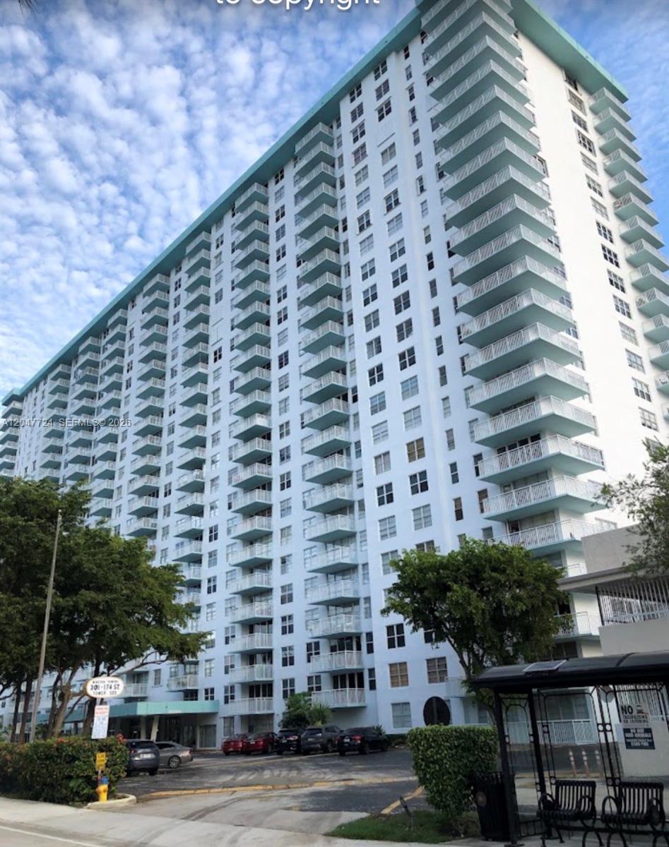 Ver detalles 1208 2 / 2 1233 sq. ft. $ 2026-07-03 0 foto