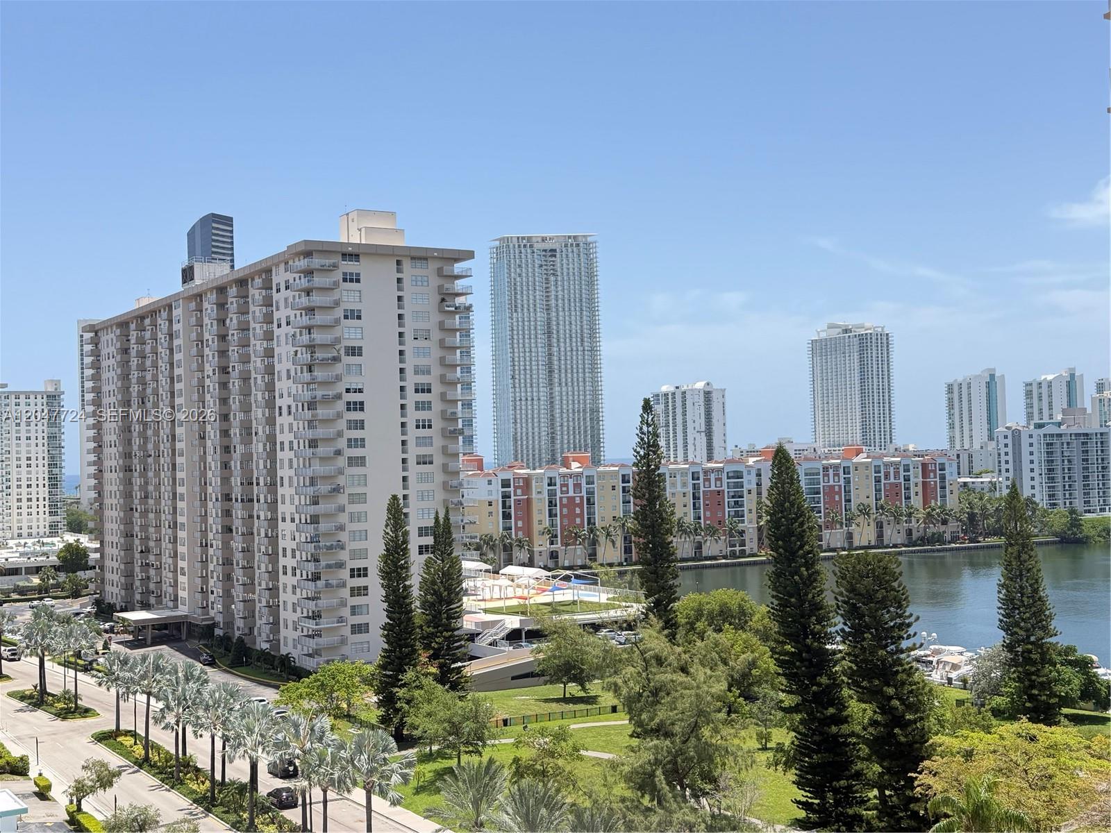 Ver detalles 1208 2 / 2 1233 sq. ft. $ 2026-07-03 0 foto