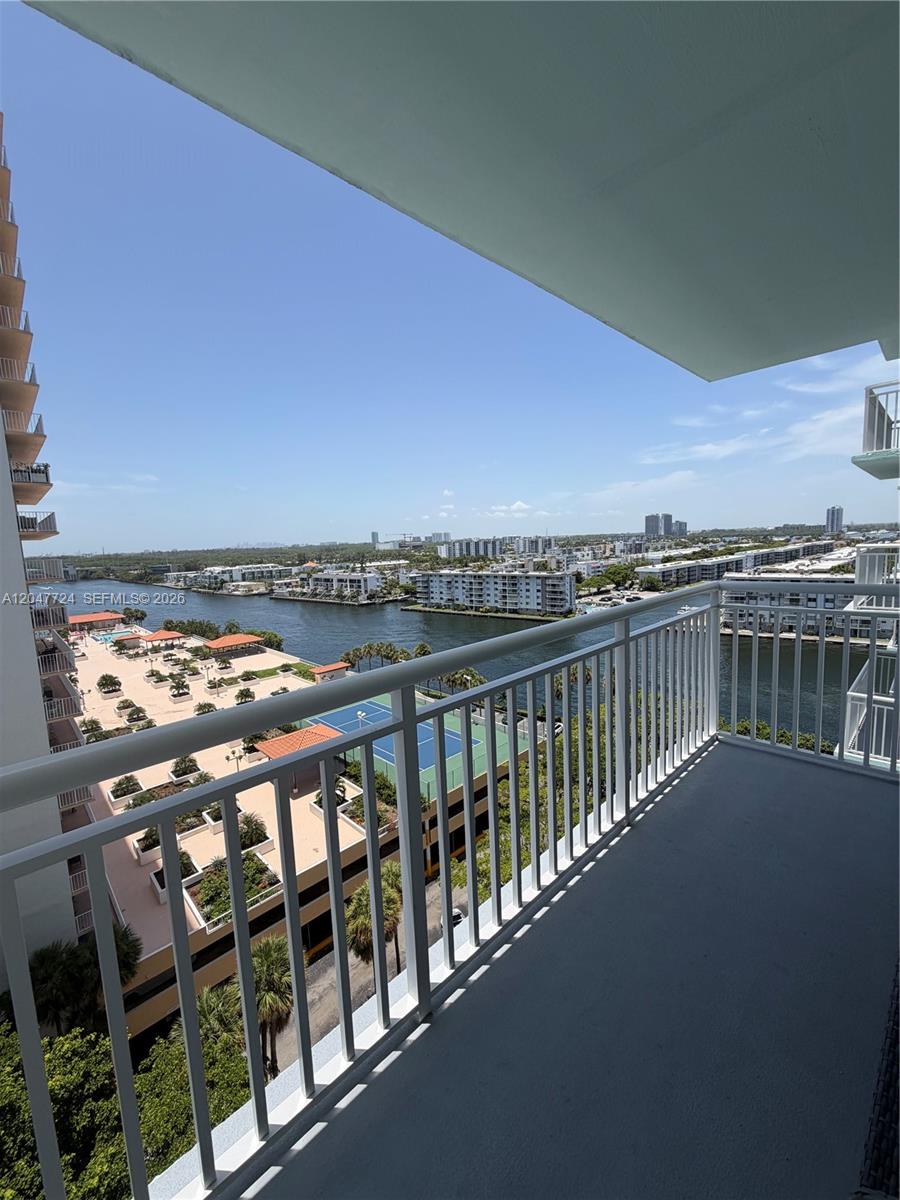 Ver detalles 1208 2 / 2 1233 sq. ft. $ 2026-07-03 0 foto