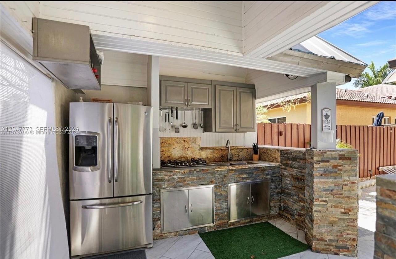 Ver detalles 2535 4 / 2 2160 sq. ft. $ 2026-07-03 0 foto