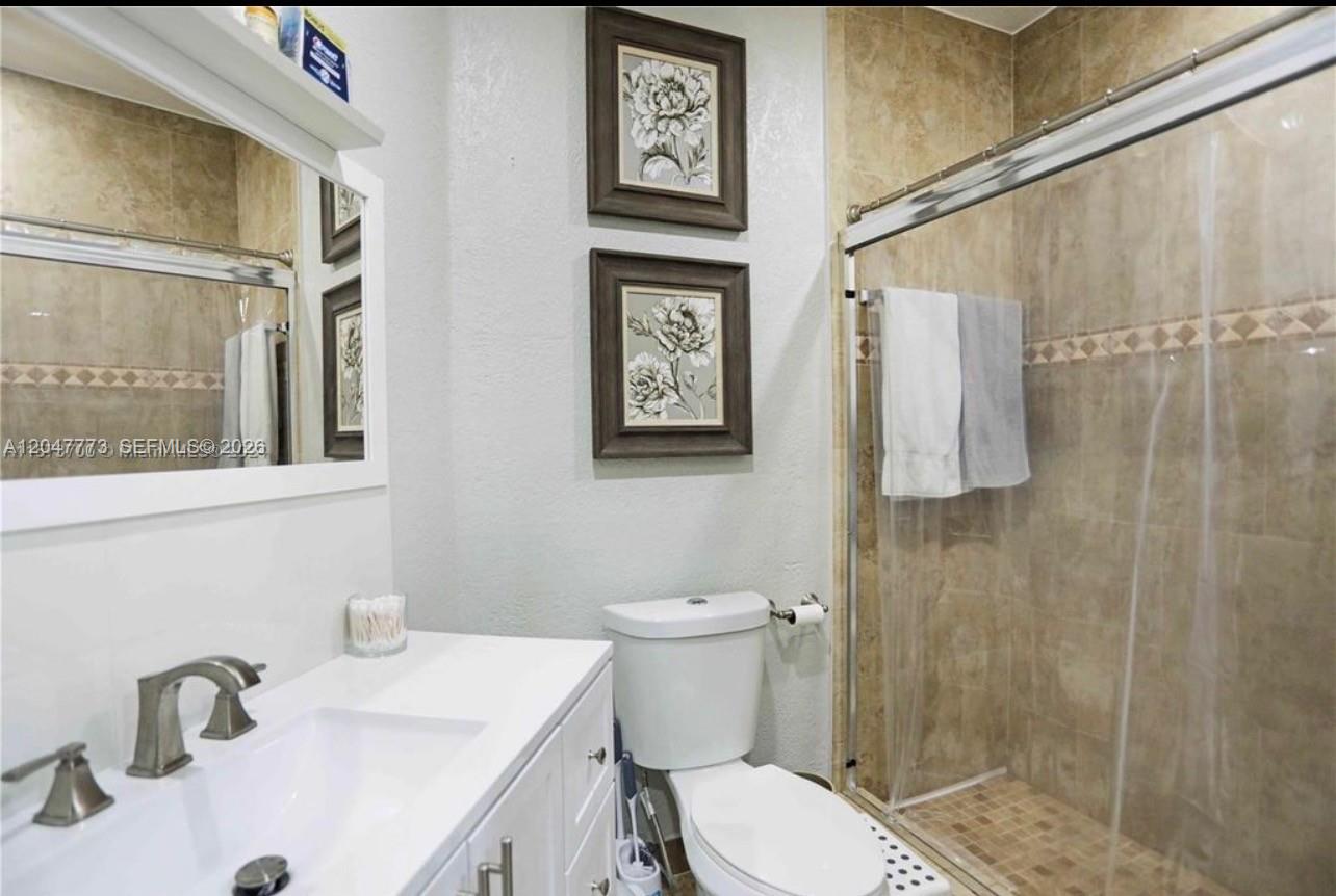 Ver detalles 2535 4 / 2 2160 sq. ft. $ 2026-07-03 0 foto