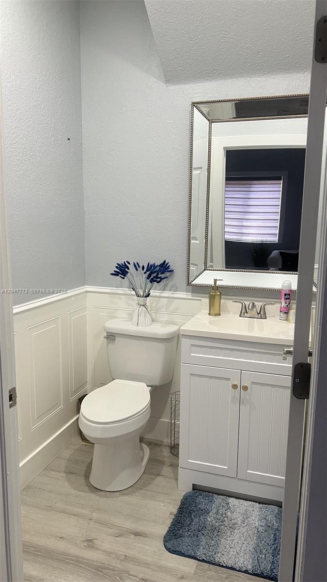 Ver detalles 2535 4 / 2 2160 sq. ft. $ 2026-07-03 0 foto