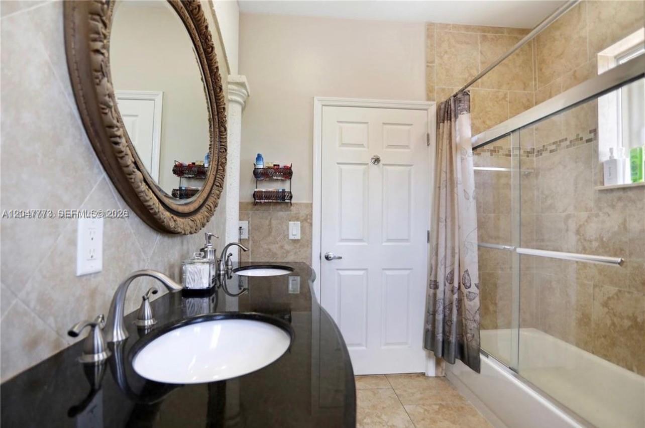Ver detalles 2535 4 / 2 2160 sq. ft. $ 2026-07-03 0 foto