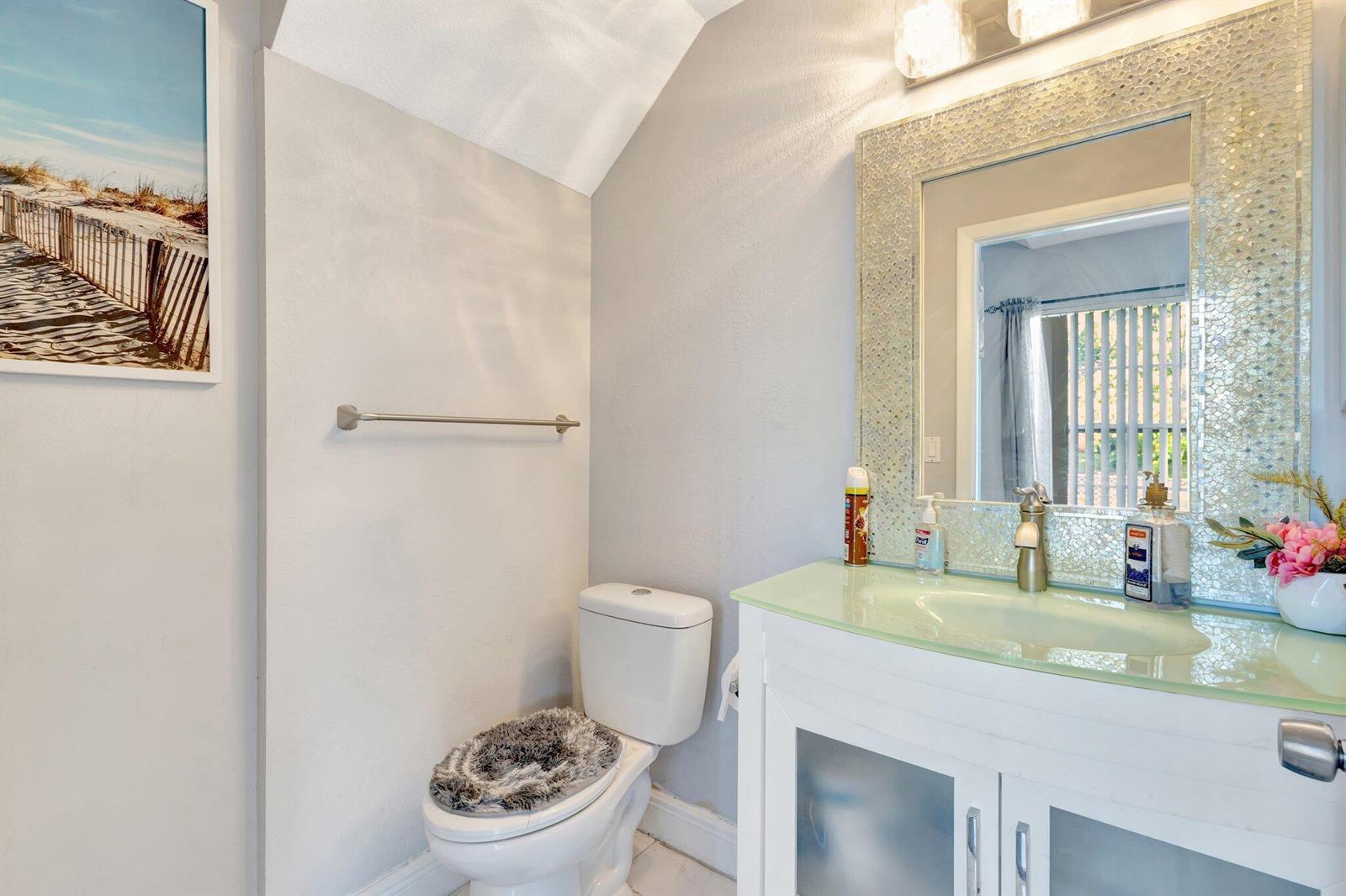See details 87 3 / 1367 sq. ft. $ 2026-07-04 0 Photo