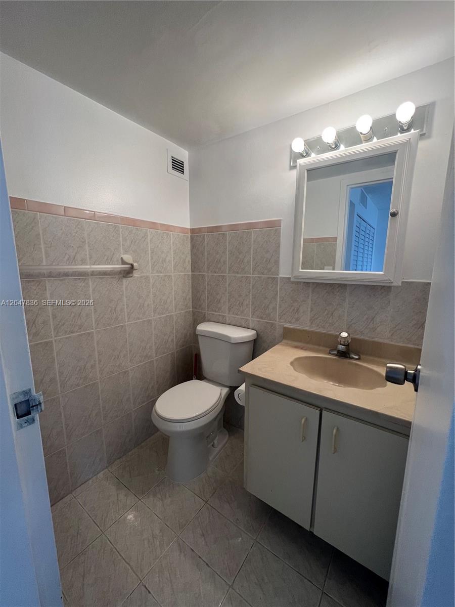 Photo of 17011 Bay Rd  #816, Sunny Isles Beach, Florida, 33160 - 1/2 Bathroom