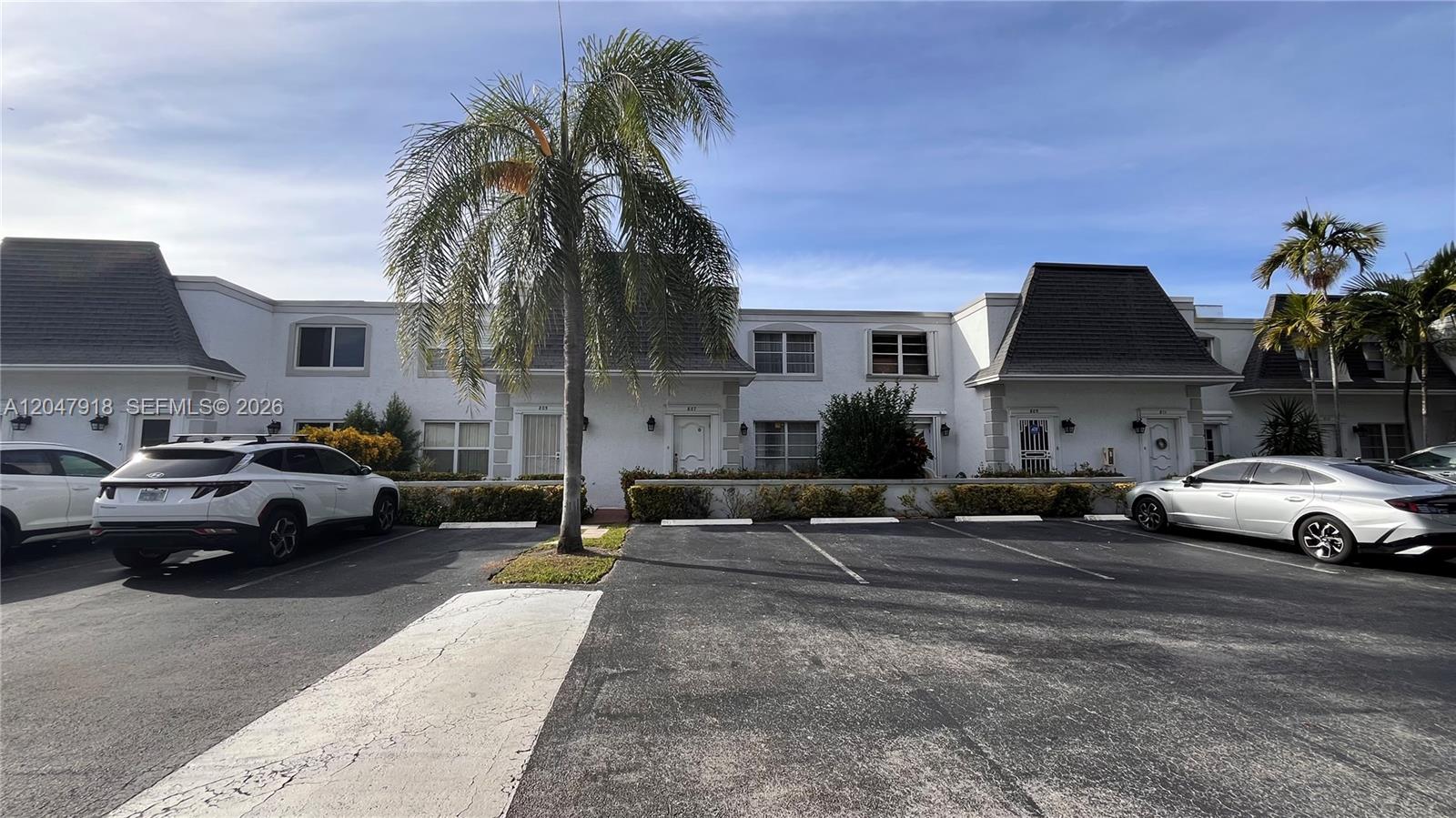 Photo of 807 27th Ave (807), Hallandale Beach, Florida, 33009 - Front House