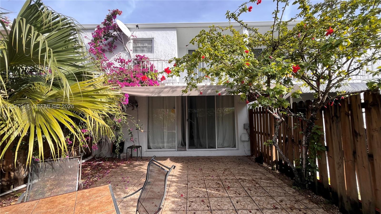 Photo of 807 27th Ave (807), Hallandale Beach, Florida, 33009 - Backyard