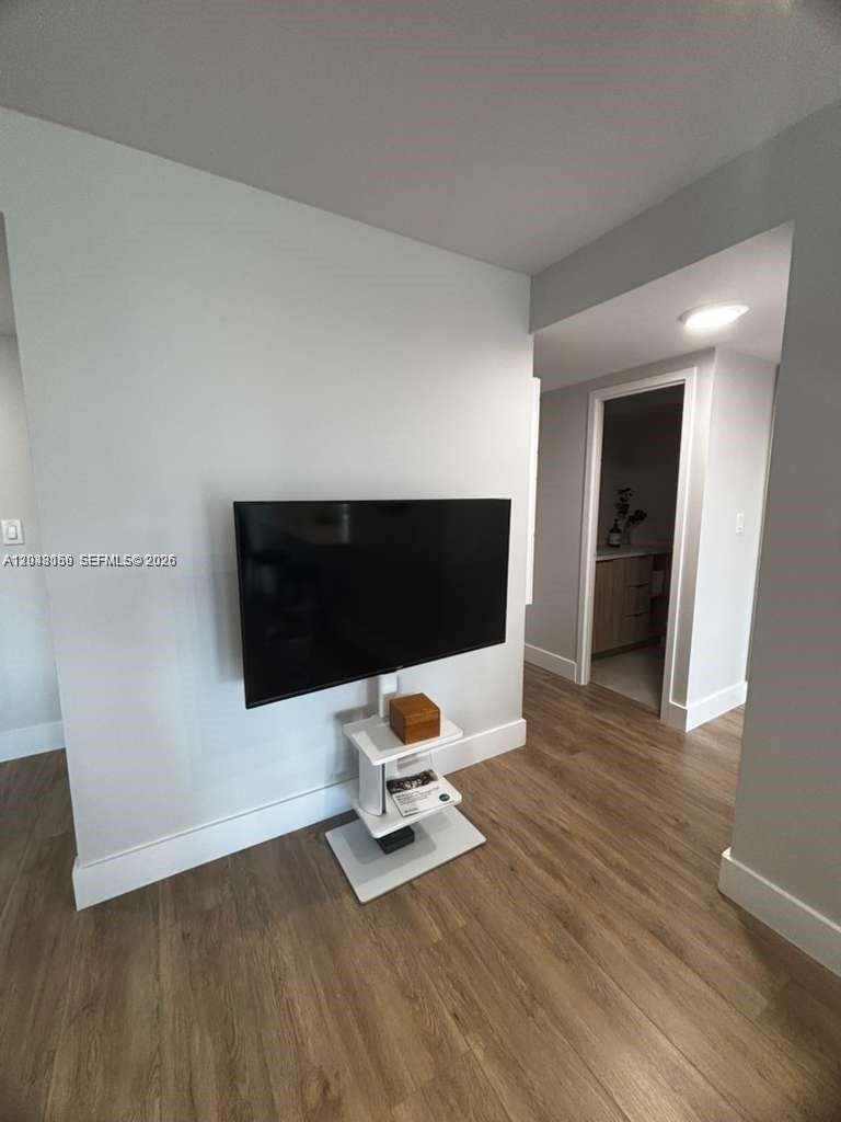 See details 1215 1 / 2 943 sq. ft. $ 2026-07-05 0 Photo