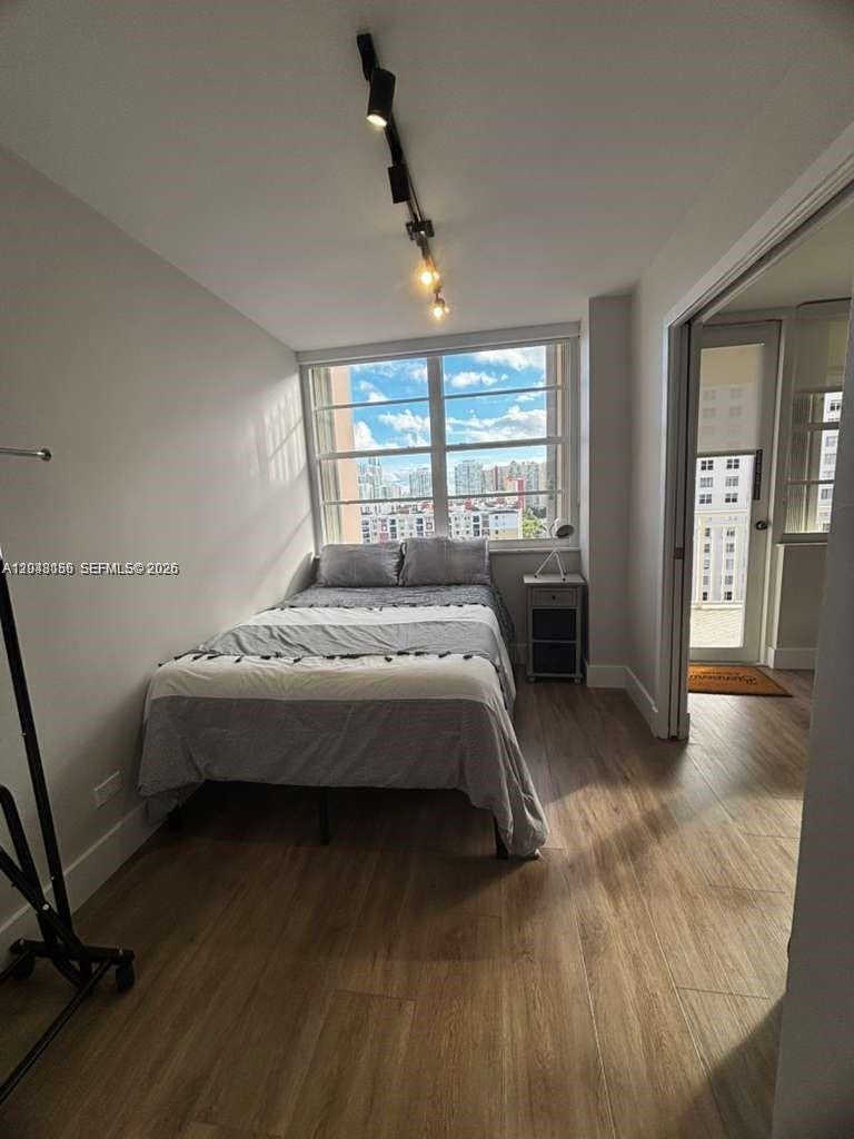 See details 1215 1 / 2 943 sq. ft. $ 2026-07-05 0 Photo