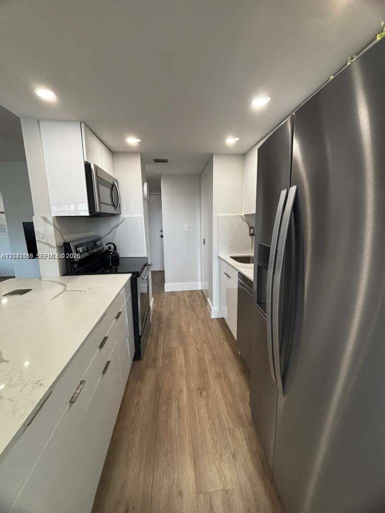 See details 1215 1 / 2 943 sq. ft. $ 2026-07-05 0 Photo