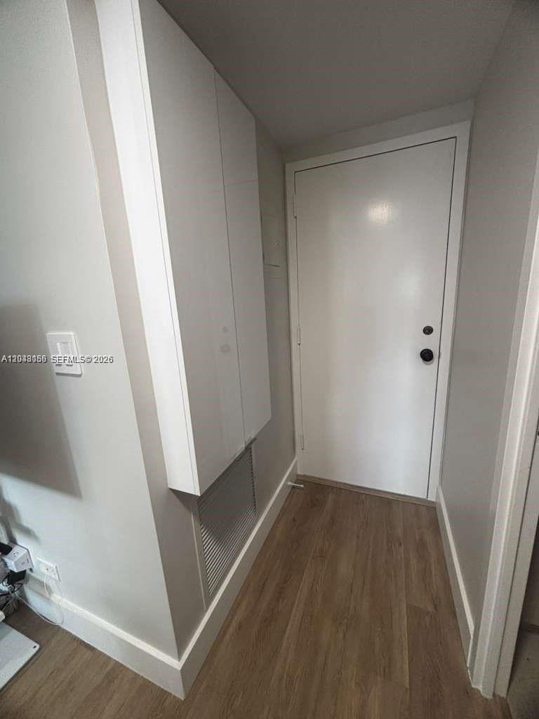 See details 1215 1 / 2 943 sq. ft. $ 2026-07-05 0 Photo