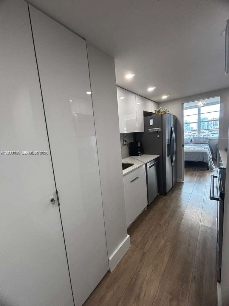 See details 1215 1 / 2 943 sq. ft. $ 2026-07-05 0 Photo