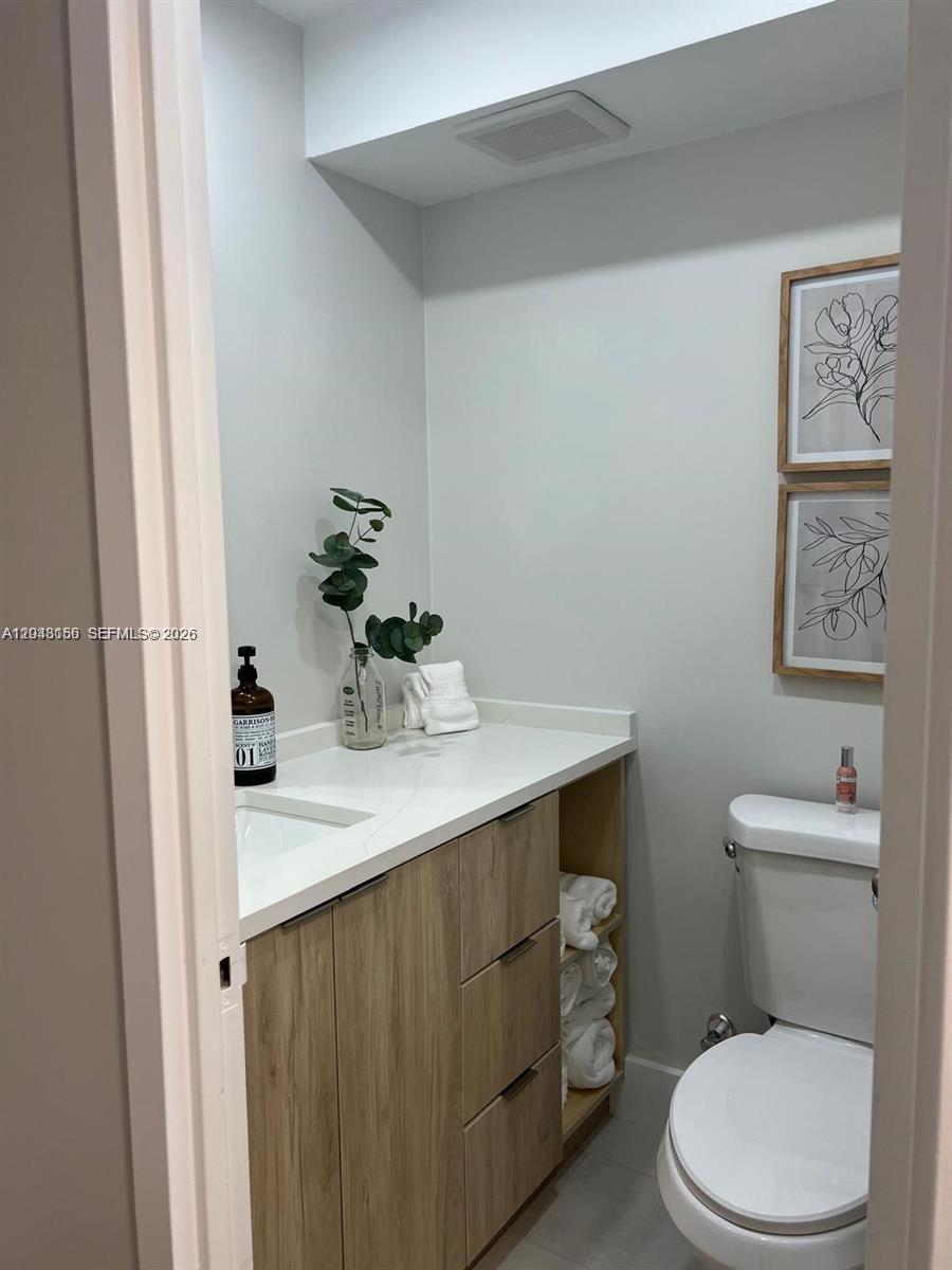 See details 1215 1 / 2 943 sq. ft. $ 2026-07-05 0 Photo
