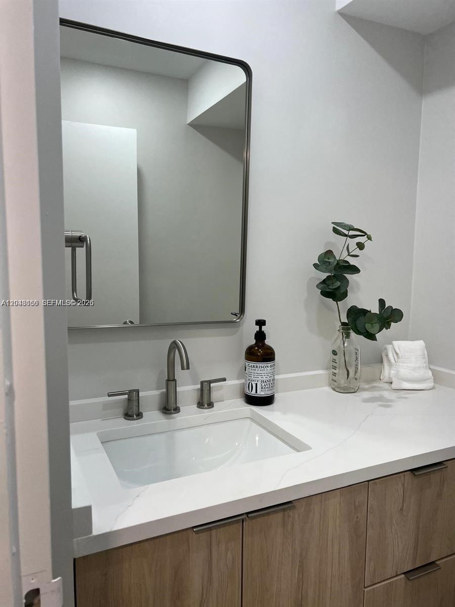 See details 1215 1 / 2 943 sq. ft. $ 2026-07-05 0 Photo