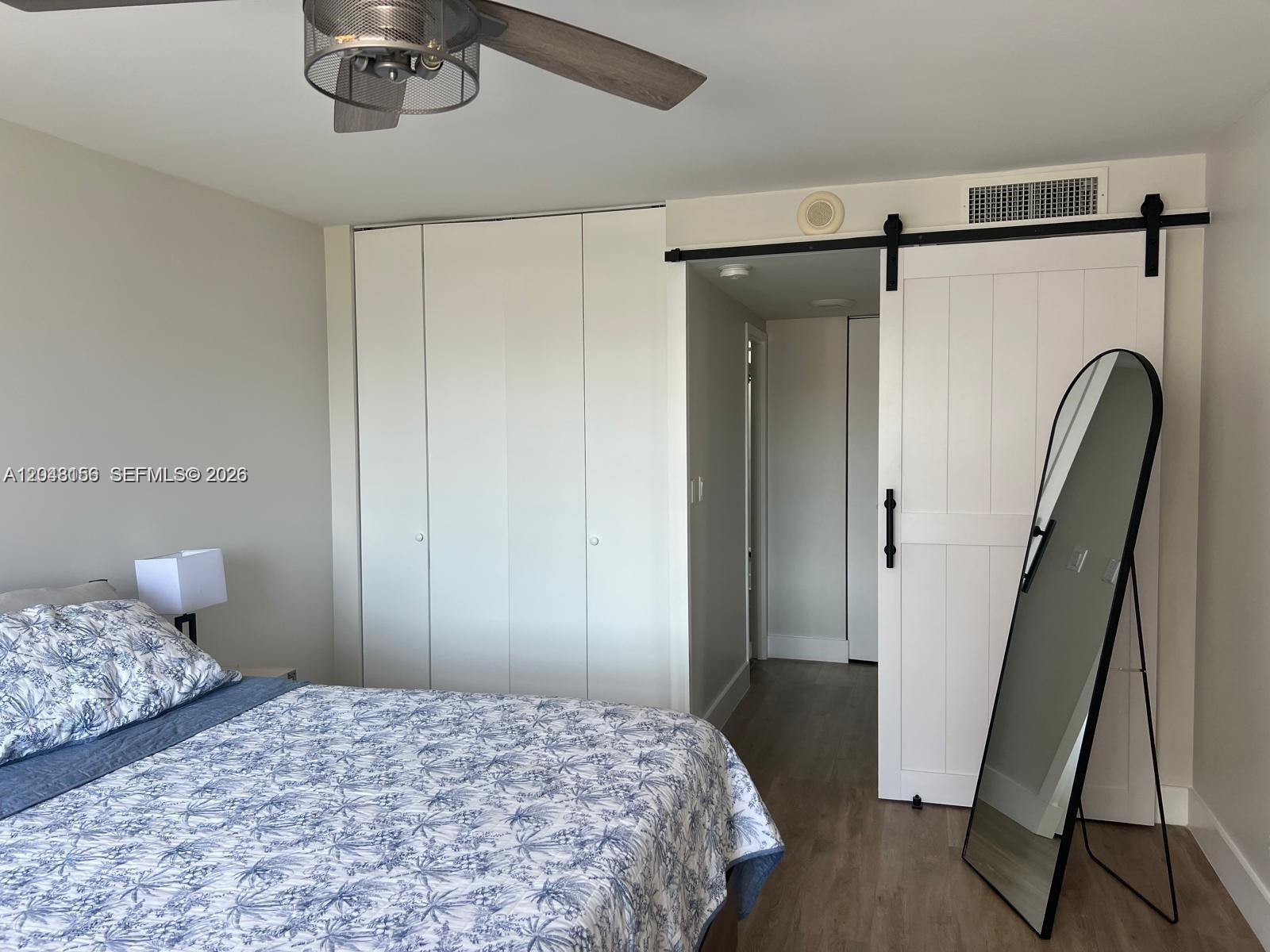 See details 1215 1 / 2 943 sq. ft. $ 2026-07-05 0 Photo