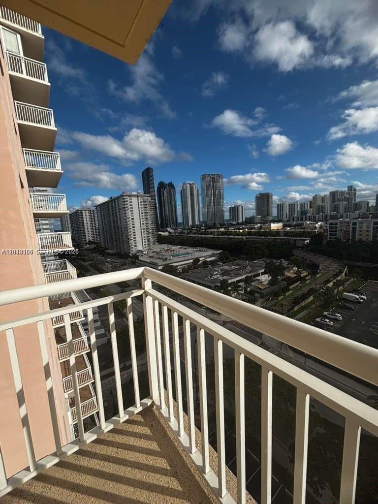 See details 1215 1 / 2 943 sq. ft. $ 2026-07-05 0 Photo