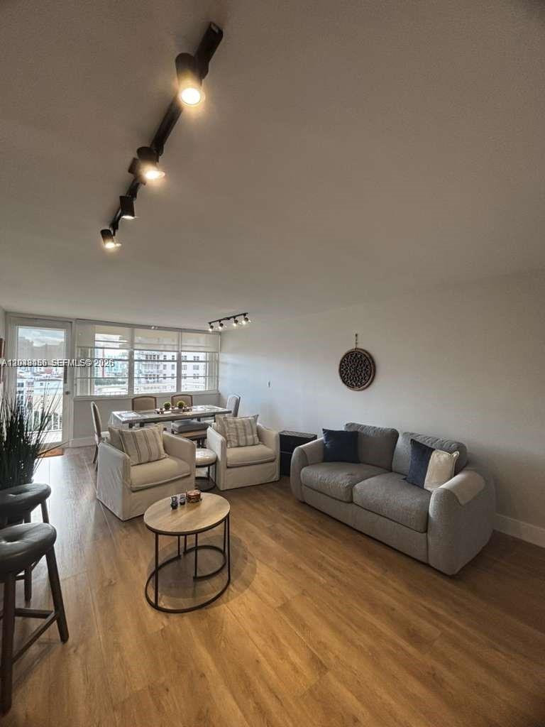 See details 1215 1 / 2 943 sq. ft. $ 2026-07-05 0 Photo