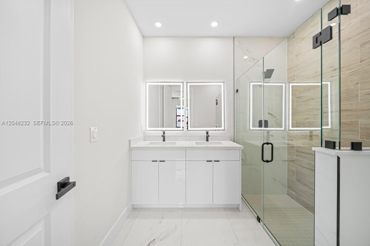   /  2400 sq. ft. $ 2026-07-05 0 foto