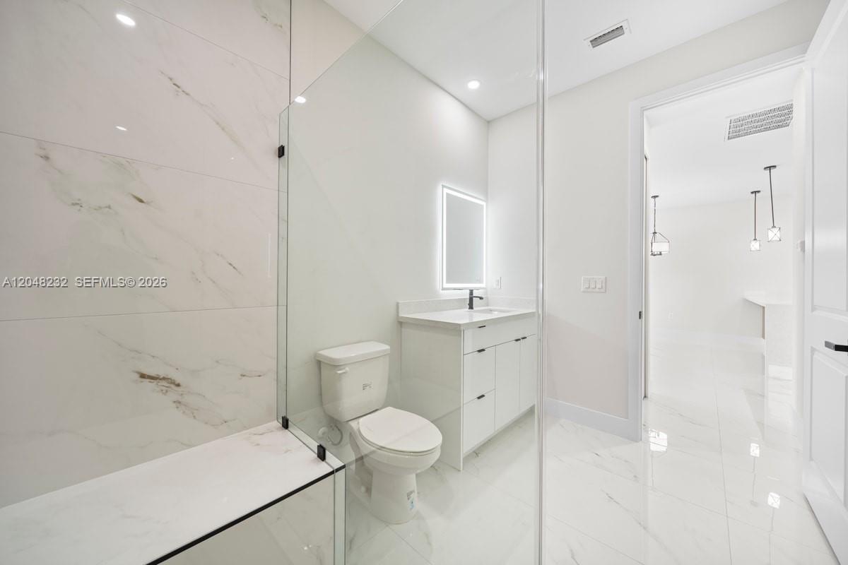   /  2400 sq. ft. $ 2026-07-05 0 foto