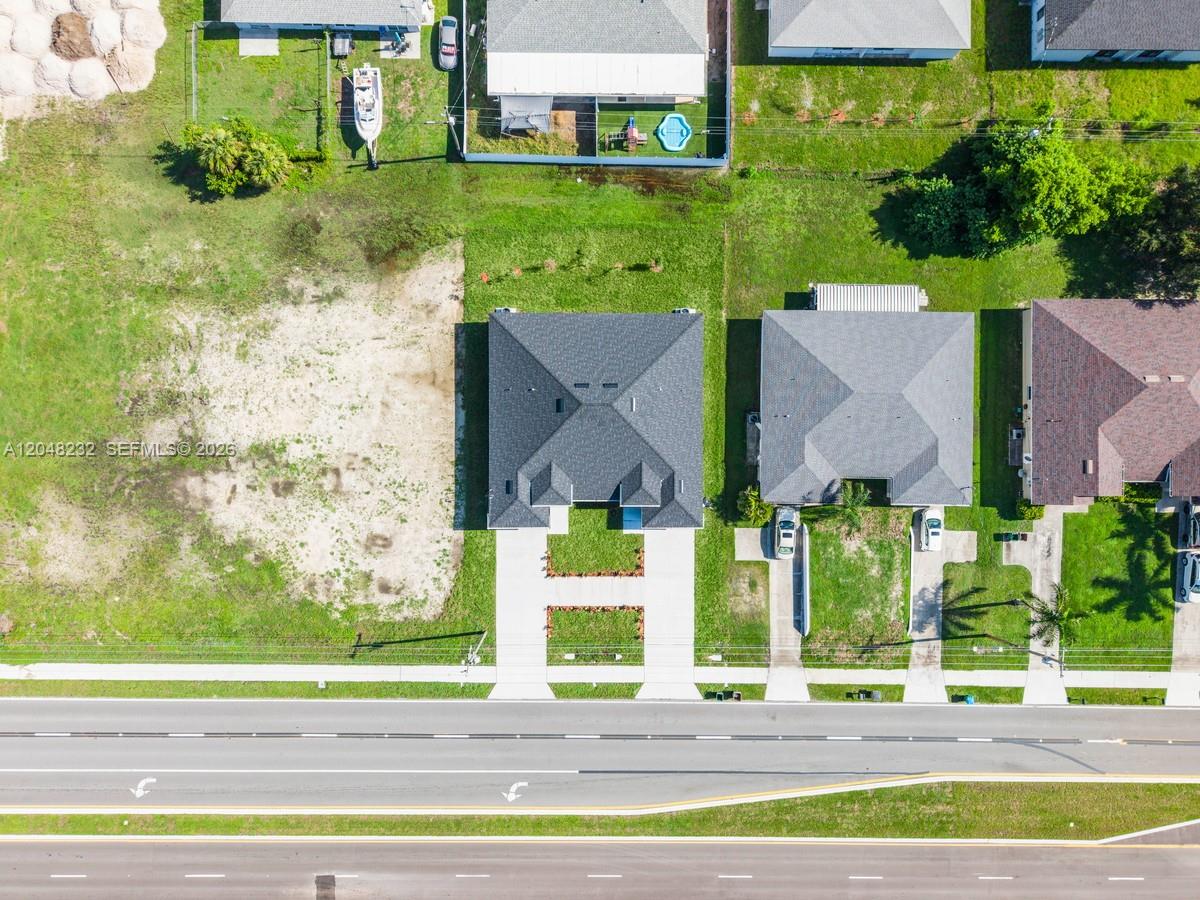   /  2400 sq. ft. $ 2026-07-05 0 foto