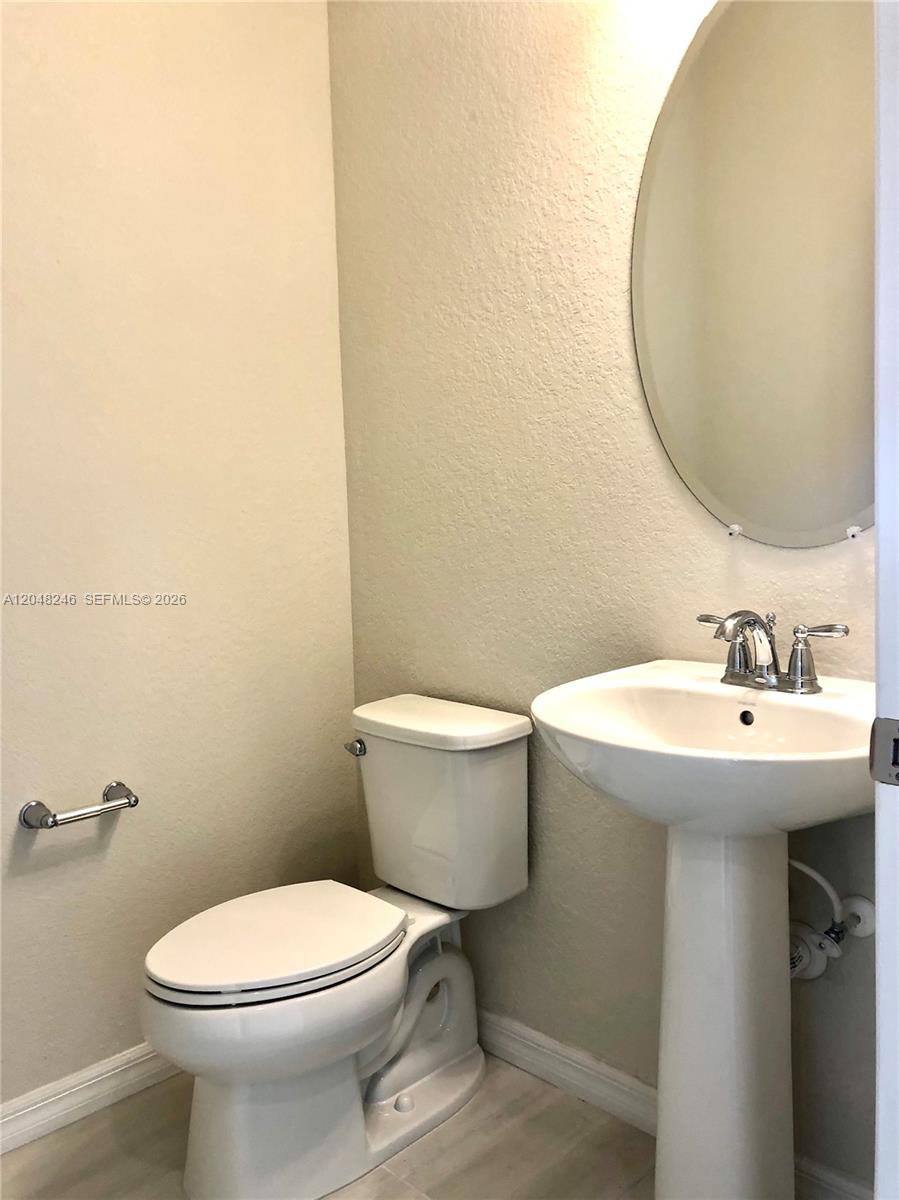See details 4984 3 / 3 2165 sq. ft. $ 2026-07-05 0 Photo