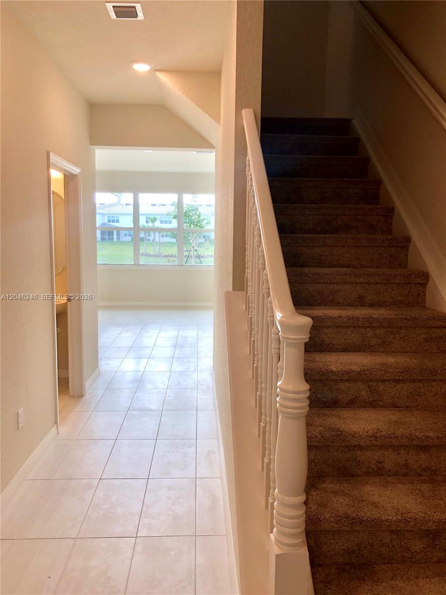 See details 4984 3 / 3 2165 sq. ft. $ 2026-07-05 0 Photo