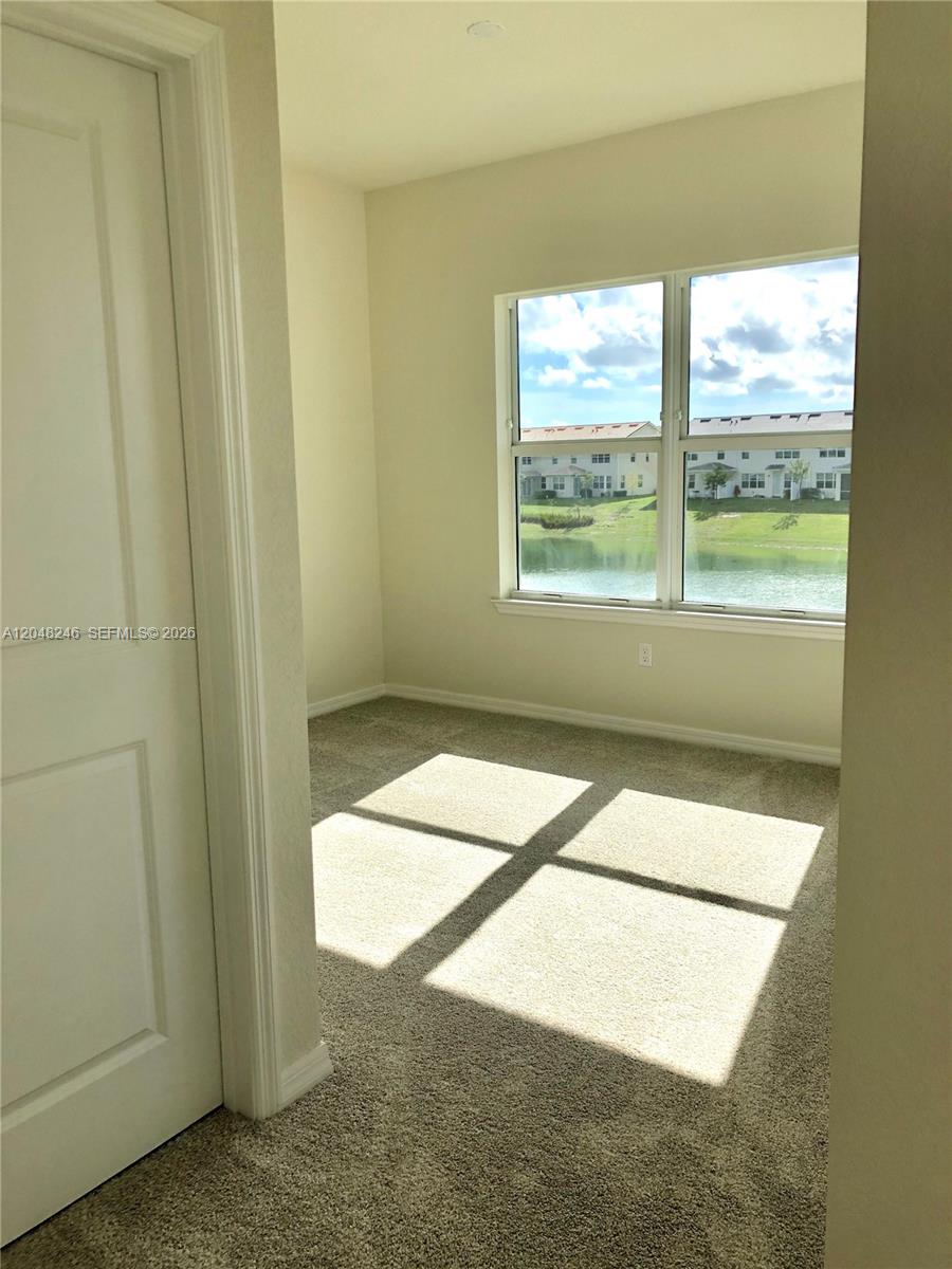 See details 4984 3 / 3 2165 sq. ft. $ 2026-07-05 0 Photo