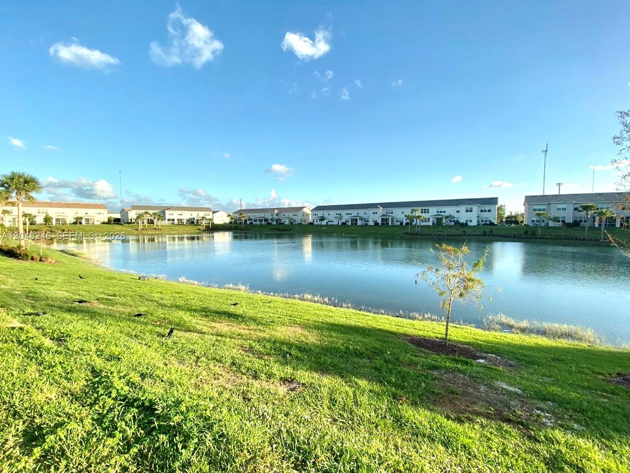 See details 4984 3 / 3 2165 sq. ft. $ 2026-07-05 0 Photo