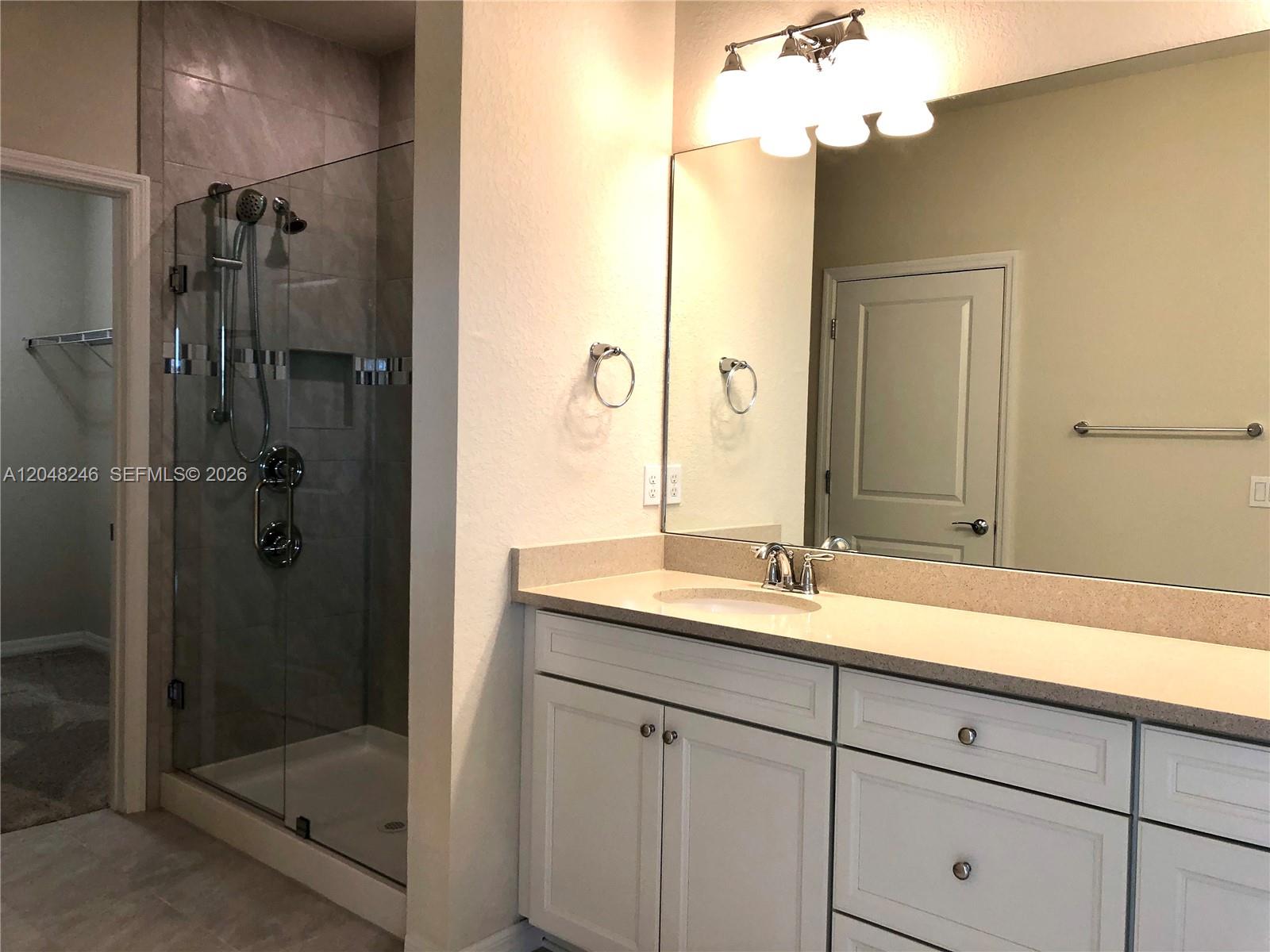 See details 4984 3 / 3 2165 sq. ft. $ 2026-07-05 0 Photo