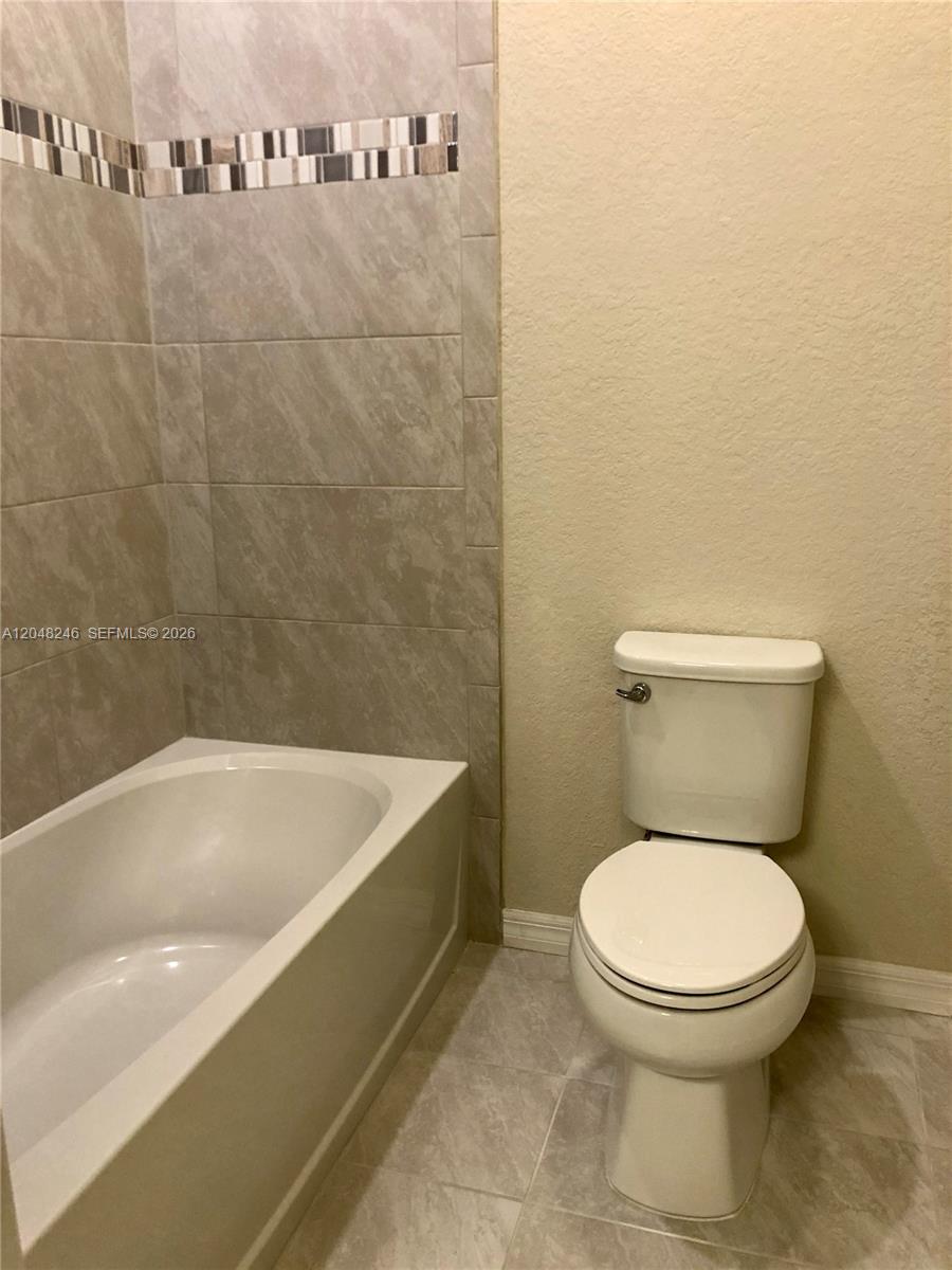 See details 4984 3 / 3 2165 sq. ft. $ 2026-07-05 0 Photo