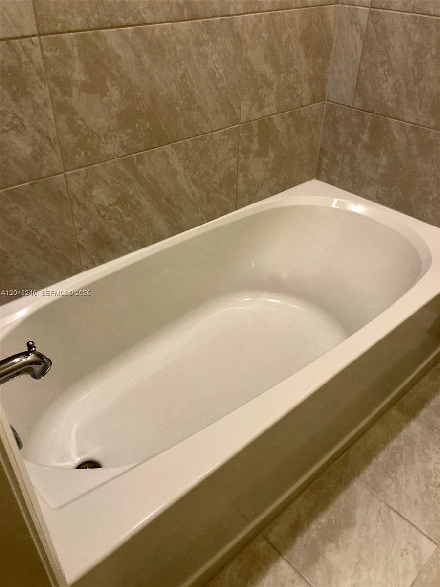 See details 4984 3 / 3 2165 sq. ft. $ 2026-07-05 0 Photo