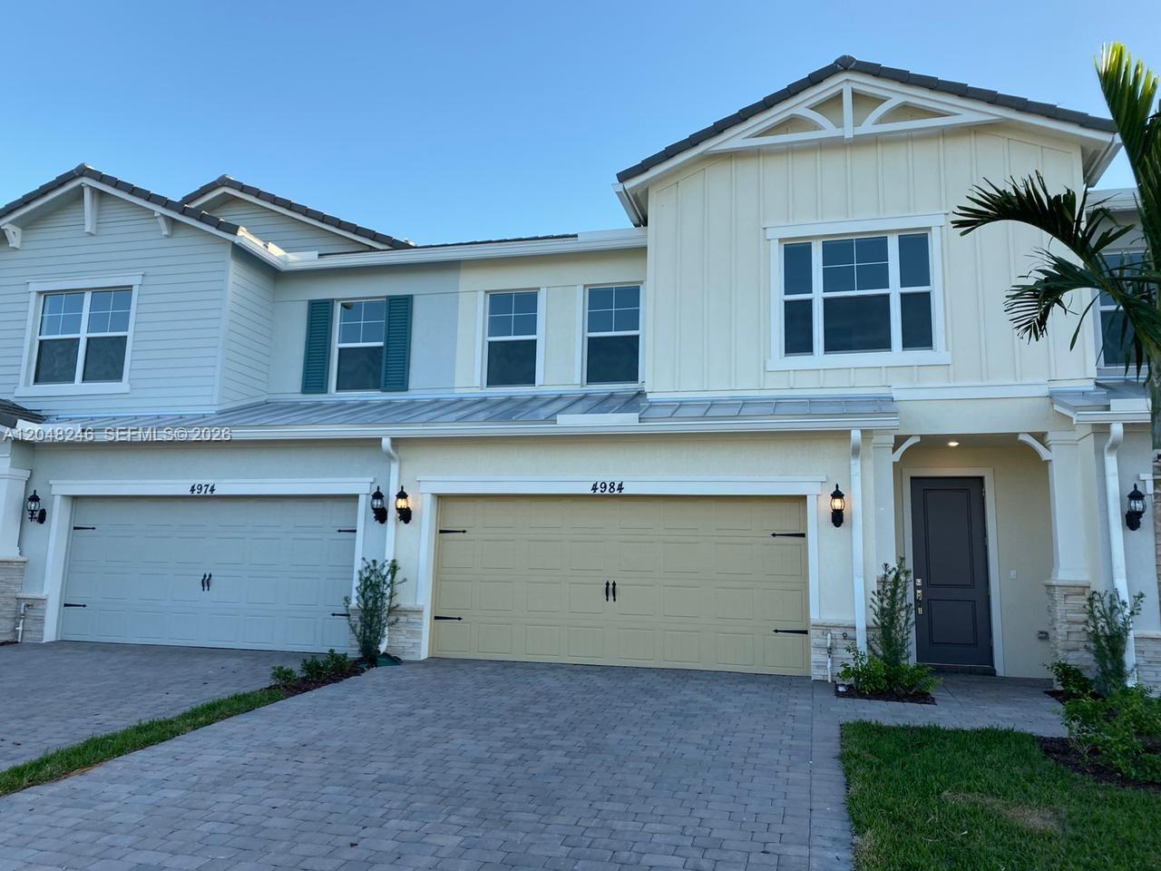See details 4984 3 / 3 2165 sq. ft. $ 2026-07-05 0 Photo