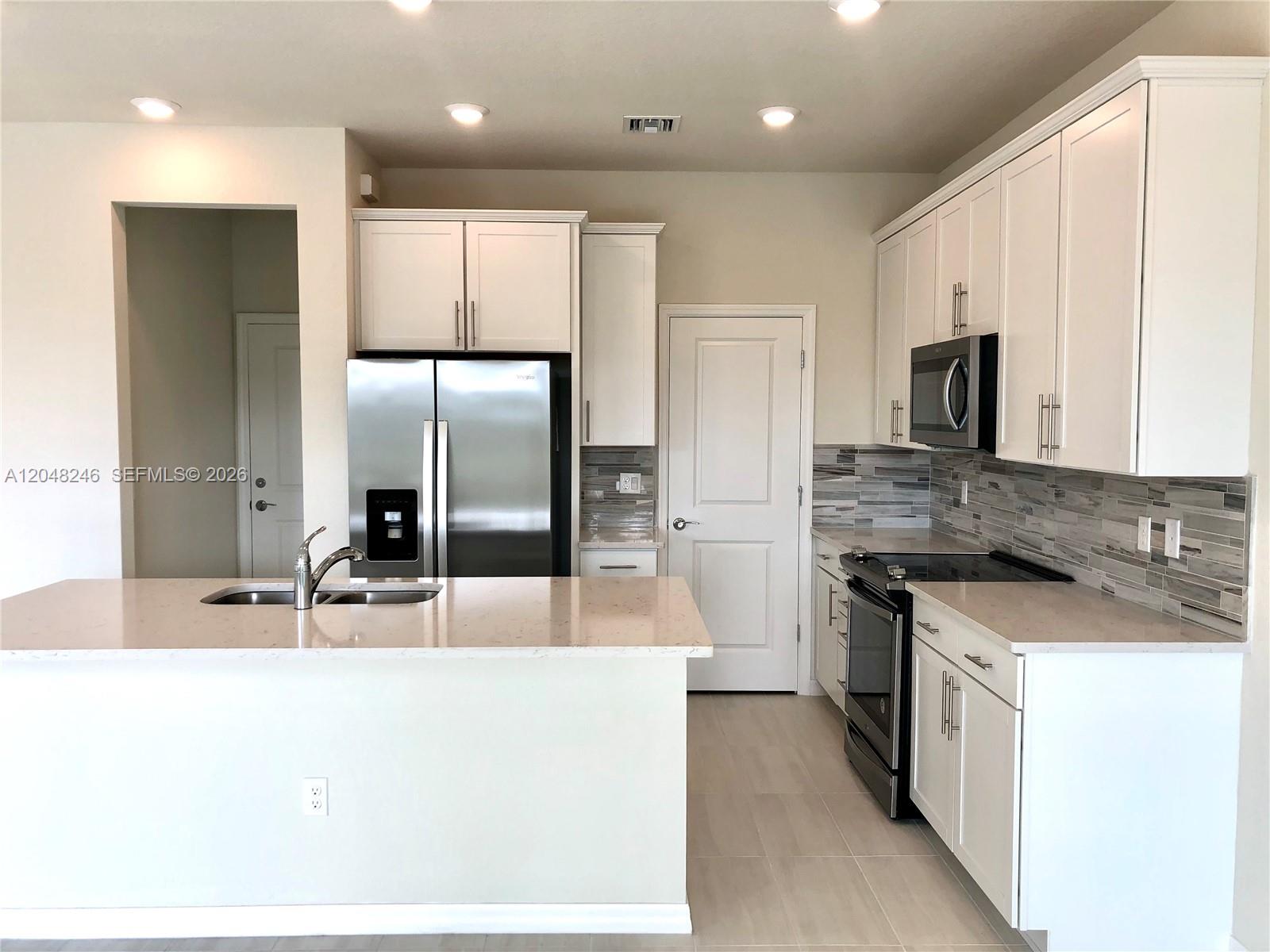 See details 4984 3 / 3 2165 sq. ft. $ 2026-07-05 0 Photo