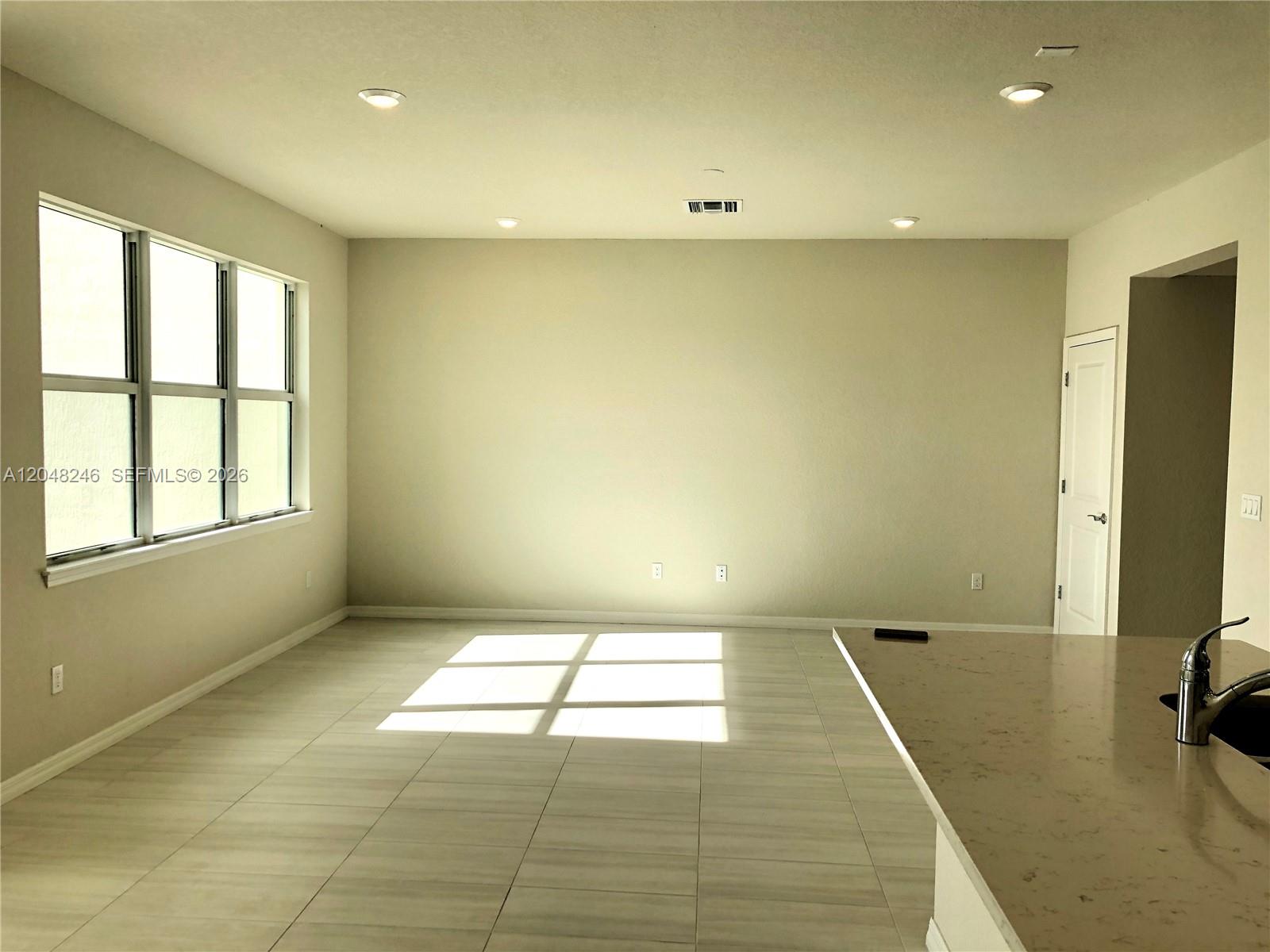 See details 4984 3 / 3 2165 sq. ft. $ 2026-07-05 0 Photo