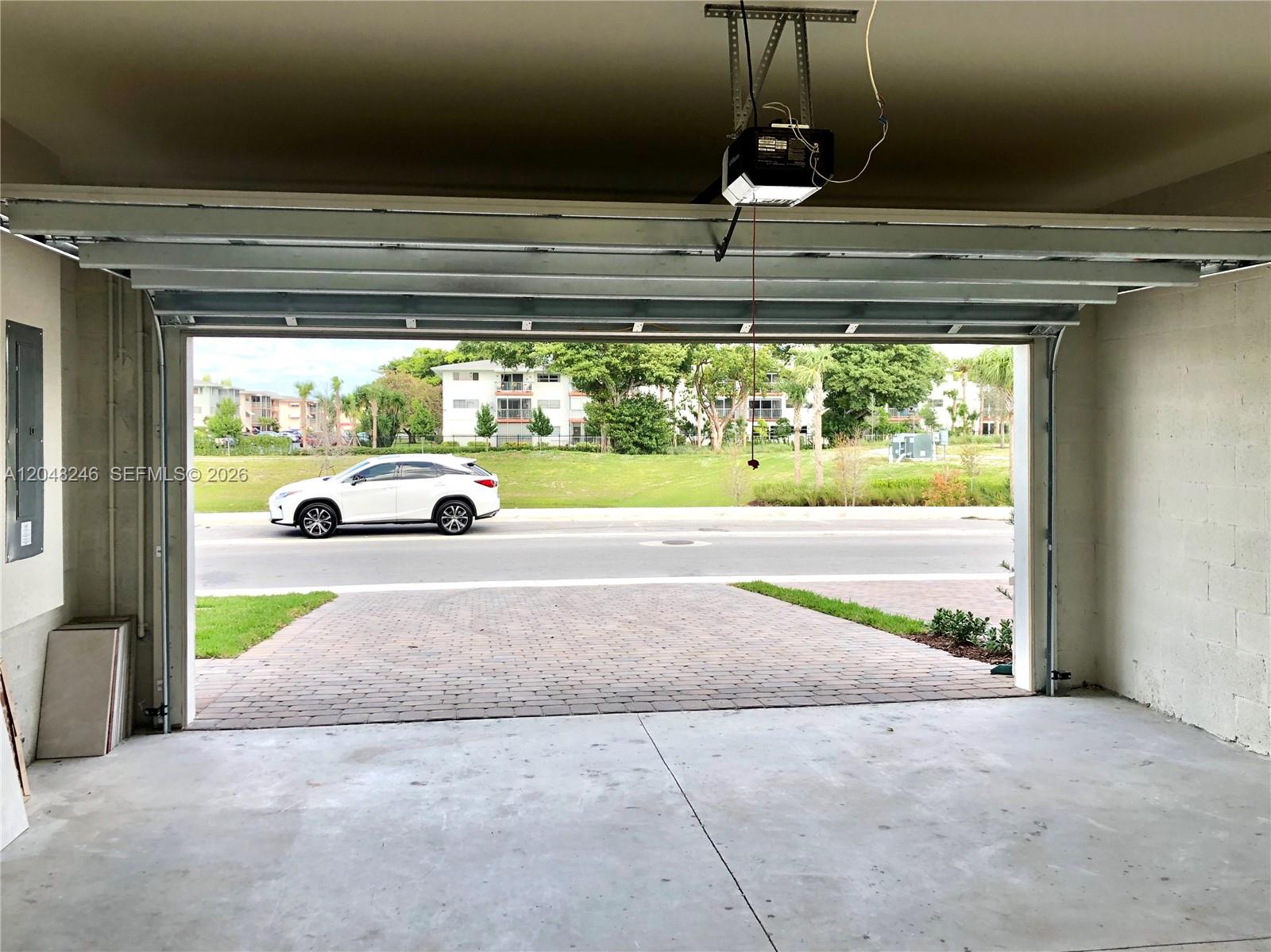 See details 4984 3 / 3 2165 sq. ft. $ 2026-07-05 0 Photo