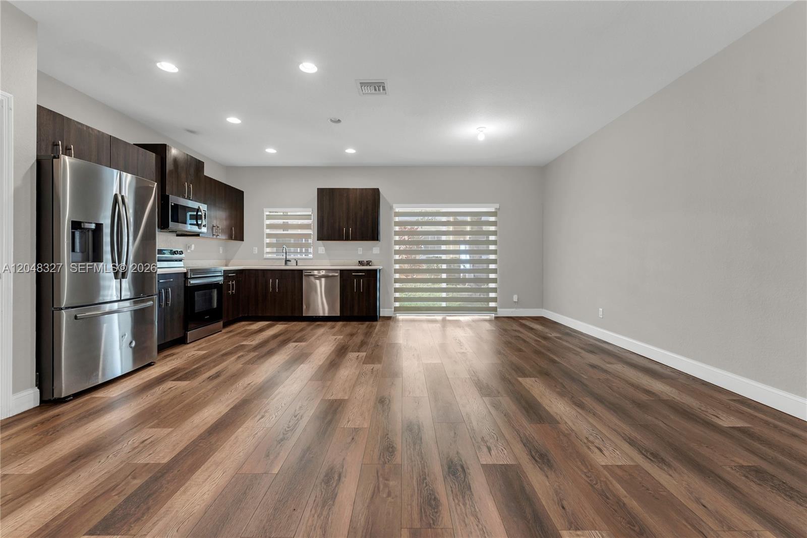 4040 3 / 3 1496 sq. ft. $ 2026-07-16 0 foto